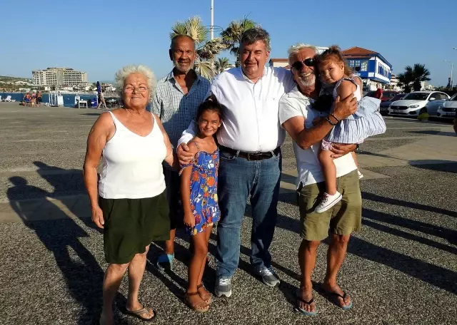 Çeşme'nin Ilıca Mahallesi'nde 72 yıllık geleneksel bayramlaşma