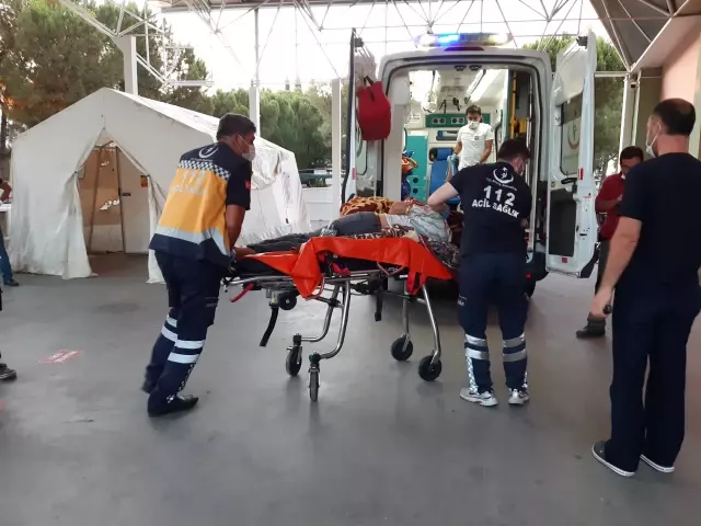 Çine'de 14 yaşındaki çocuğun kullandığı motosiklet bisikletle çarpıştı: 2 yaralı Çine'de 14 yaşındaki çocuğun kullandığı motosiklet bisikletle çarpıştı: 2 yaralı