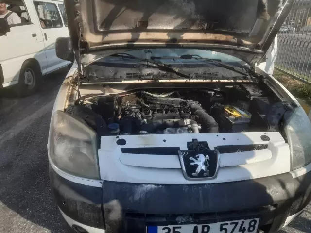 Çine'de hafif ticari araç yandı Çine'de hafif ticari araç yandı