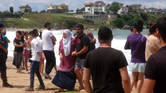 Dalgalar arasında kaybolan gençten 7 saattir iz bulunamadı