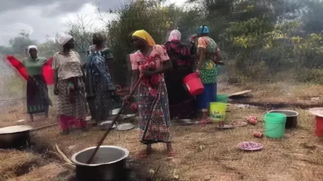 DARÜSSELAM - Türkiye'nin yardım kuruluşları, 11 bin kilometre uzaklıktaki Tanzanyalı Müslümanlara çifte bayram yaşattı