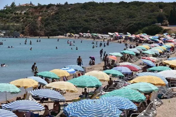 DİDİM'DE PLAJLAR VE HAVUZ BAŞLARI DOLDU