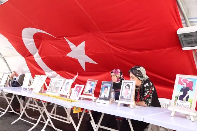 Diyarbakır anneleri Kurban Bayramı'nda da evlatlarının yolunu gözlüyor