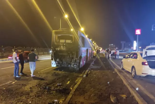 Son dakika haber | DİYARBAKIR - Seyir halindeki yolcu otobüsünde yangın çıktı