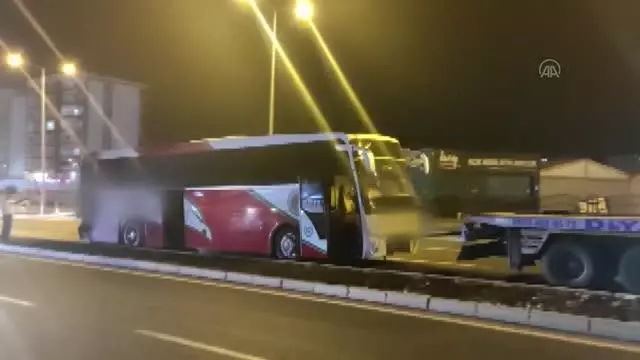 Son dakika haber | DİYARBAKIR - Seyir halindeki yolcu otobüsünde yangın çıktı
