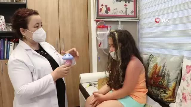Doktorun tesadüfen muayene ettiği minik kız kör olmaktan kurtuldu