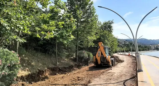 Ereğli Sahili'ne yeni yol yapılıyor Ereğli Sahili'ne yeni yol yapılıyor