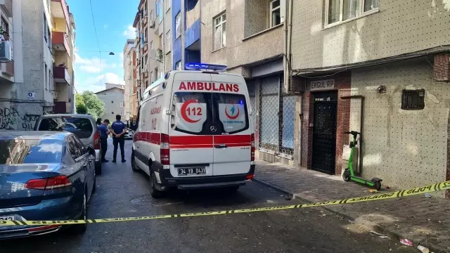 Yangın ihbarına giden ekipler, kan donduran manzarayla karşılaştı! Ölü bir kadın ile bilekleri kesilmiş kocasını buldular Yangın ihbarına giden ekipler, kan donduran manzarayla karşılaştı! Ölü bir kadın ile bilekleri kesilmiş kocasını buldular