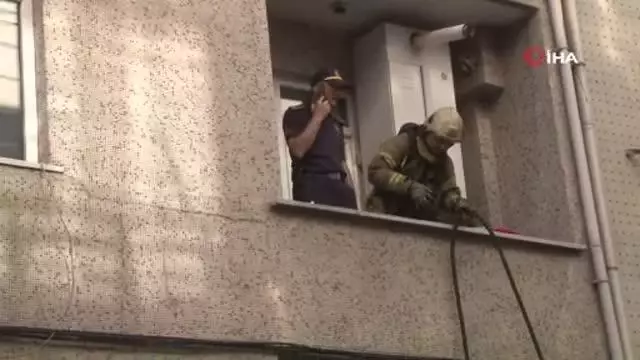 Son dakika gündem: Esenler'de yangın çıkan evde kadın ölü, kocası ise bilekleri kesik halde bulundu