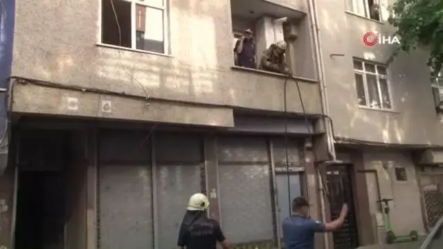 Son dakika gündem: Esenler'de yangın çıkan evde kadın ölü, kocası ise bilekleri kesik halde bulundu