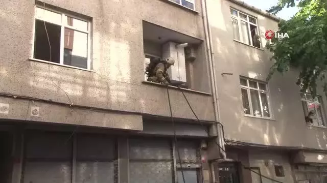 Esenler'de yangın...İtfaiye şüpheli ölüme rastladı Esenler'de yangın...İtfaiye şüpheli ölüme rastladı