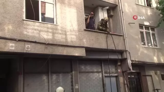 Esenler'de yangın...İtfaiye şüpheli ölüme rastladı