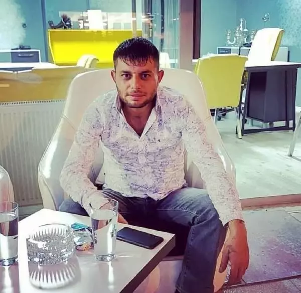 Eşiyle barışmak için gittiği evde kayınpederi ile onun yeğenini öldürdü