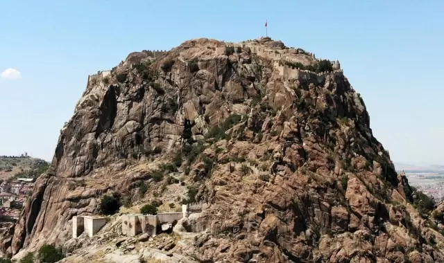Eşsiz manzarayı seyretmek için 625 merdiven basamağı çıkıyorlar