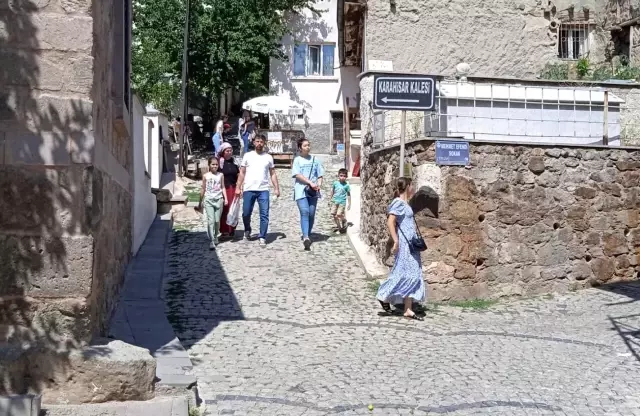Eşsiz manzarayı seyretmek için 625 merdiven basamağı çıkıyorlar