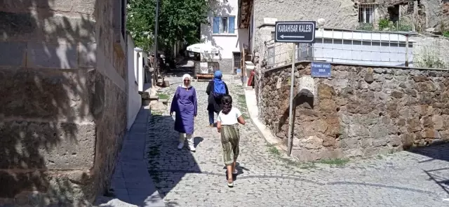 Eşsiz manzarayı seyretmek için 625 merdiven basamağı çıkıyorlar