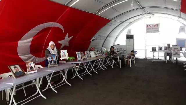 Evlat nöbetindeki baba, 17 bayramdır oğlunu göremiyor Evlat nöbetindeki baba, 17 bayramdır oğlunu göremiyor