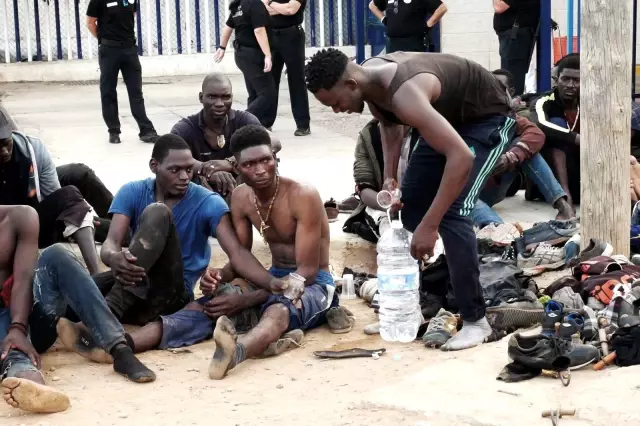 Fas üzerinden İspanya'nın Melilla kentine 238 Afrikalı göçmen geçiş yaptı