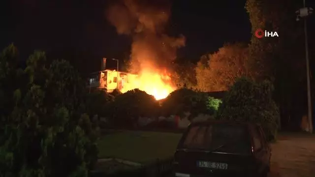 Fatih'te korkutan yangın: Trafo alev alev yandı