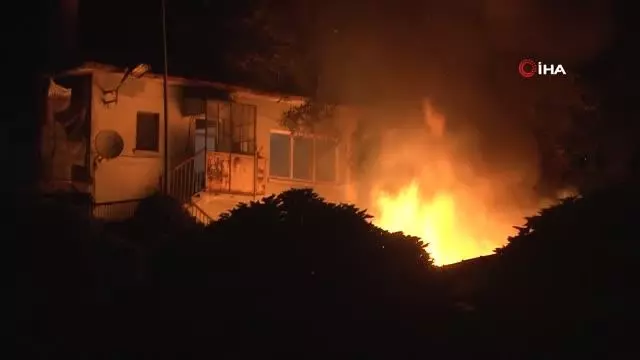 Fatih'te korkutan yangın: Trafo alev alev yandı