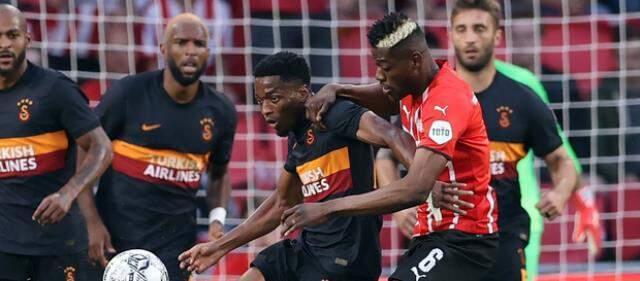 Fatih Terim, ağır PSV mağlubiyetinden sonra 3 futbolcunun biletini kesti Fatih Terim, ağır PSV mağlubiyetinden sonra 3 futbolcunun biletini kesti