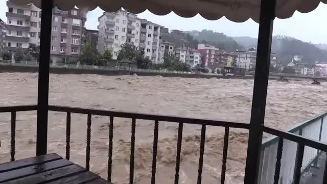 Fındıklı'da sağanak nedeniyle dereler taştı (5) Fındıklı'da sağanak nedeniyle dereler taştı (5)