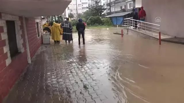 Fındıklı'da sağanak nedeniyle dereler taştı (5)