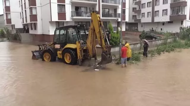Fındıklı'da sağanak nedeniyle dereler taştı (5)