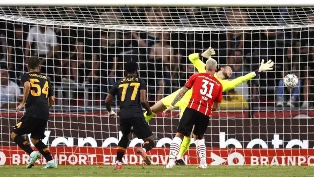 Galatasaray'ın 5-1'lik PSV mağlubiyeti Hollanda basınında: 'Tur garantilendi'