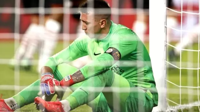 Galatasaray'ın 5-1'lik PSV mağlubiyeti Hollanda basınında: 'Tur garantilendi'