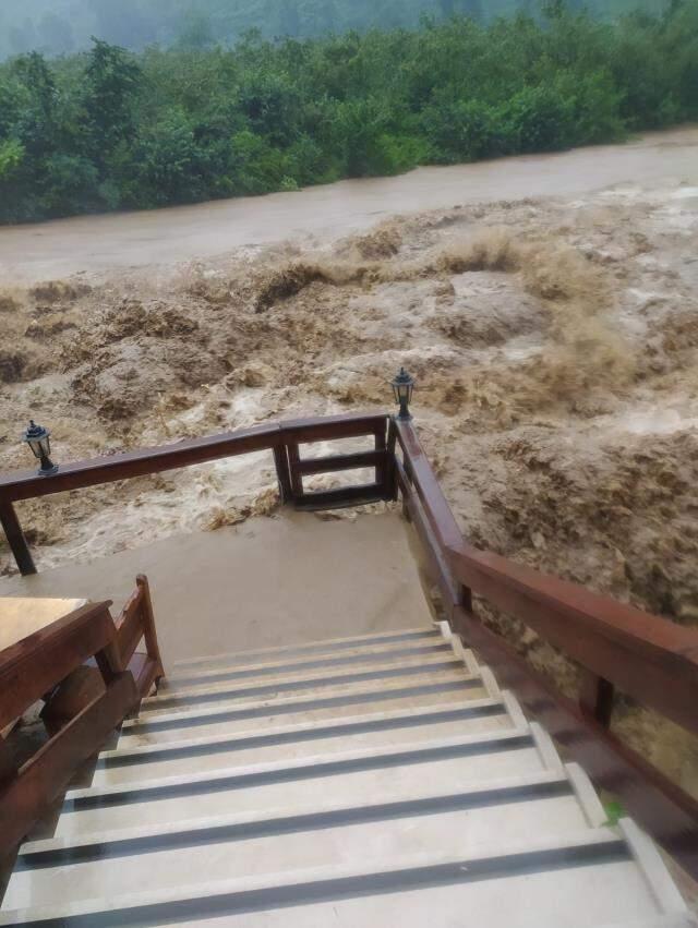 Geçen hafta felaketi yaşayan Rize yine sele teslim! Evleri su bastı, mahsur kalanlar var Geçen hafta felaketi yaşayan Rize yine sele teslim! Evleri su bastı, mahsur kalanlar var