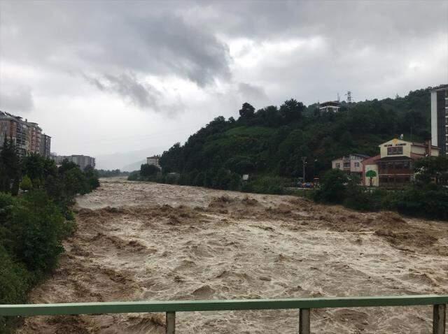 Geçen hafta felaketi yaşayan Rize yine sele teslim! Evleri su bastı, mahsur kalanlar var Geçen hafta felaketi yaşayan Rize yine sele teslim! Evleri su bastı, mahsur kalanlar var
