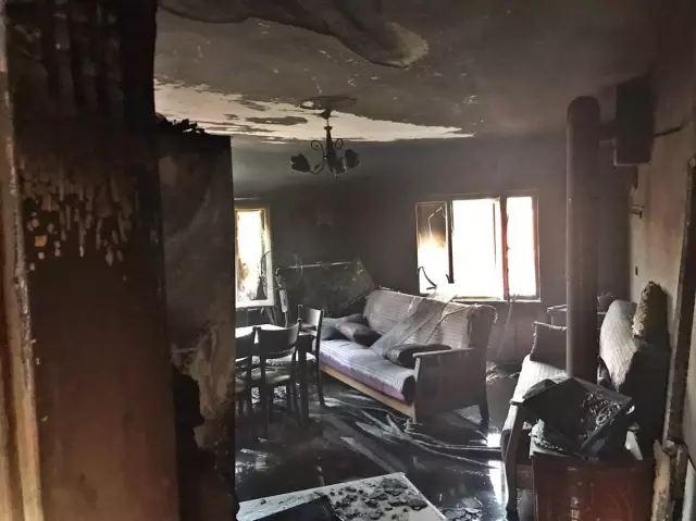 Son dakika haberi! Gelibolu'da yangın çıkan iki katlı ev kullanılamaz hale geldi