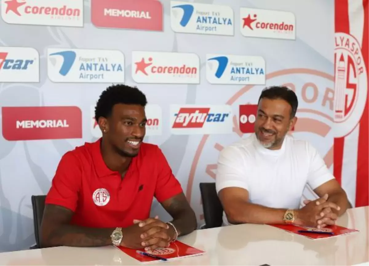 Antalyaspor, ABD'li futbolcu Haji Wright ile sözleşme imzaladı