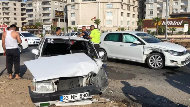 İki otomobil çarpıştı: 4 yaralı