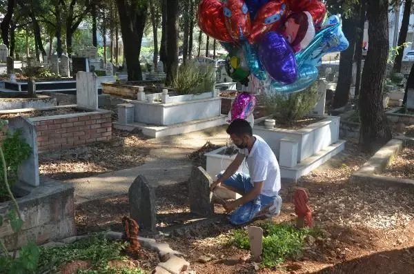 Son dakika haberleri! Heartbreaking moment: Balloon seller tied balloons to graves of children in Antalya