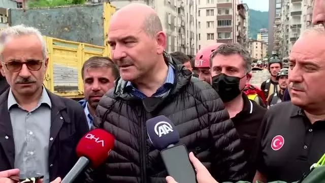 Son dakika haber... İçişleri Bakanı Soylu, Arhavi'de sel bölgesinde incelemelerde bulundu (2)