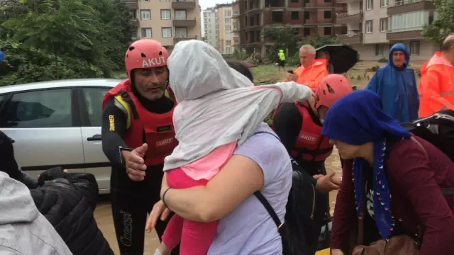 Son dakika! İçişleri Bakanı Süleyman Soylu, Arhavi'de sel bölgesinde incelemelerde bulundu
