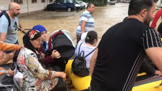 Son dakika! İçişleri Bakanı Süleyman Soylu, Arhavi'de sel bölgesinde incelemelerde bulundu