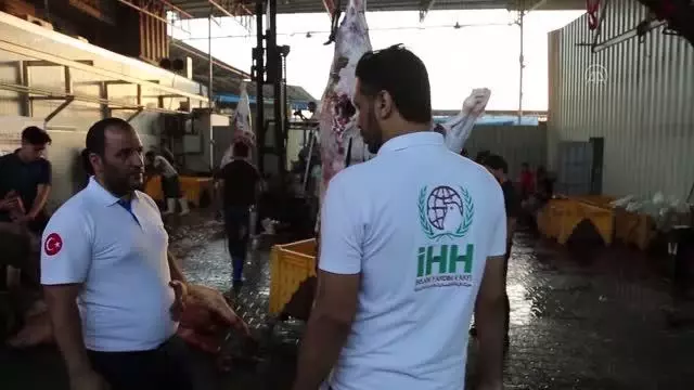 İHH, Gazze Şeridi'ndeki 6 bin 500 aileye kurban eti dağıttı