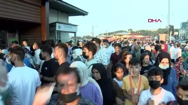 İSTANBUL EMİNÖNÜ VAPUR İSKELESİNDE BAYRAM YOĞUNLUĞU