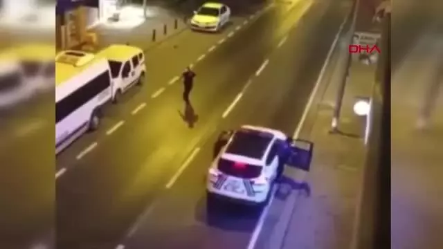 İSTANBUL-ÜMRANİYE'DE BIÇAKLI SALDIRGAN AYAĞINDAN VURULRAK ETKİSİZ HALE GETİRİLDİ O ANLAR KAMERADA