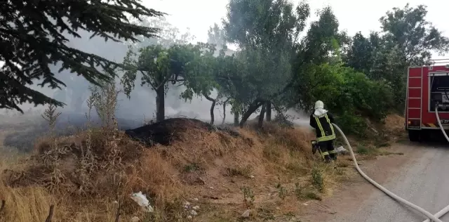 İtfaiyeciler ziyareti yarıda bırakıp yangına koştu