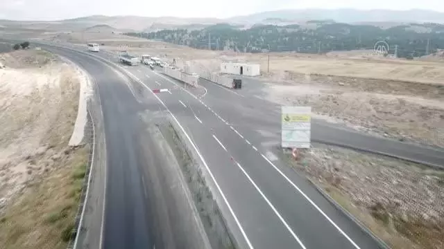 Son dakika haberleri! Jandarma ekipleri drone ile Kars-Erzurum kara yolunda trafik denetimi yaptı