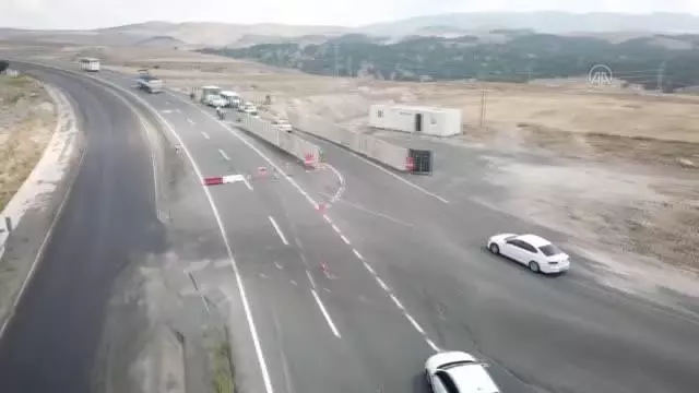 Son dakika haberleri! Jandarma ekipleri drone ile Kars-Erzurum kara yolunda trafik denetimi yaptı