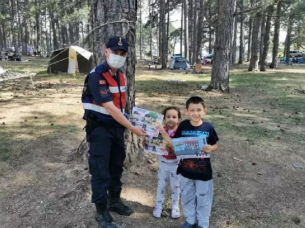 Jandarmadan çocuklara bayram hediyesi