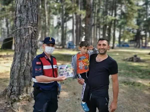 Jandarmadan çocuklara bayram hediyesi
