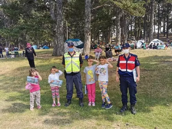 Jandarmadan çocuklara bayram hediyesi
