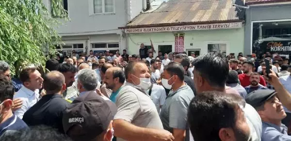 KAÇAN MOTOSİKLETTEKİ YOLCUNUN VURULMASINA TEPKİ KAÇAN MOTOSİKLETTEKİ YOLCUNUN VURULMASINA TEPKİ
