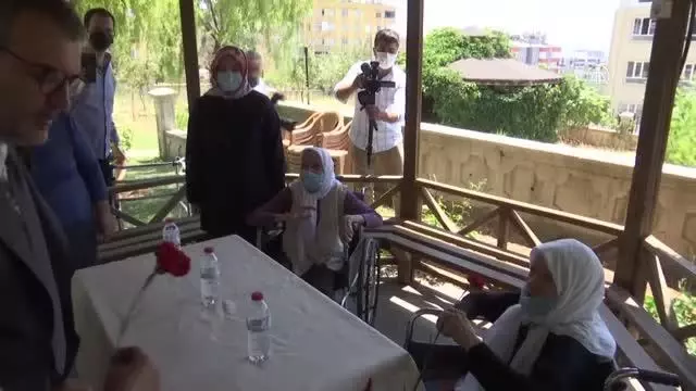 KAHRAMANMARAŞ - AK Parti Grup Başkanvekili Ünal, huzurevini ziyaret etti